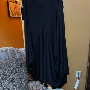 Plus NEW IC By Connie. Black Skirt with 2 zipper pockets upfront. Sz. 3X